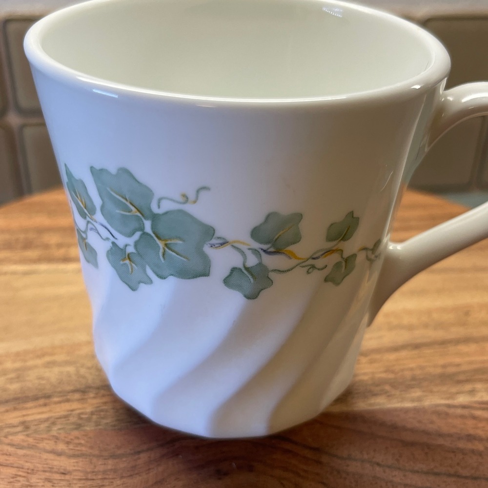 Corelle Callaway‎ Ivy on White Swirled Mug (1)